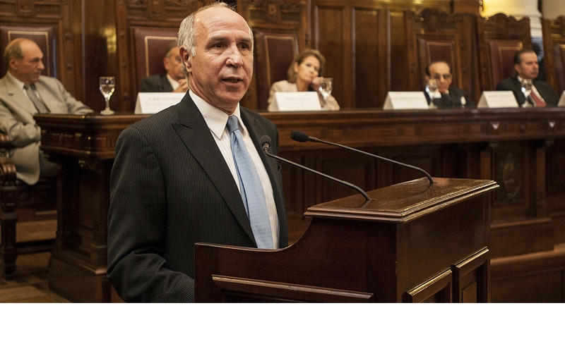 “Debemos sentar las bases para que nuestros hijos y nietos puedan decir lo que piensan, discutir libremente, sin que nadie los persiga”