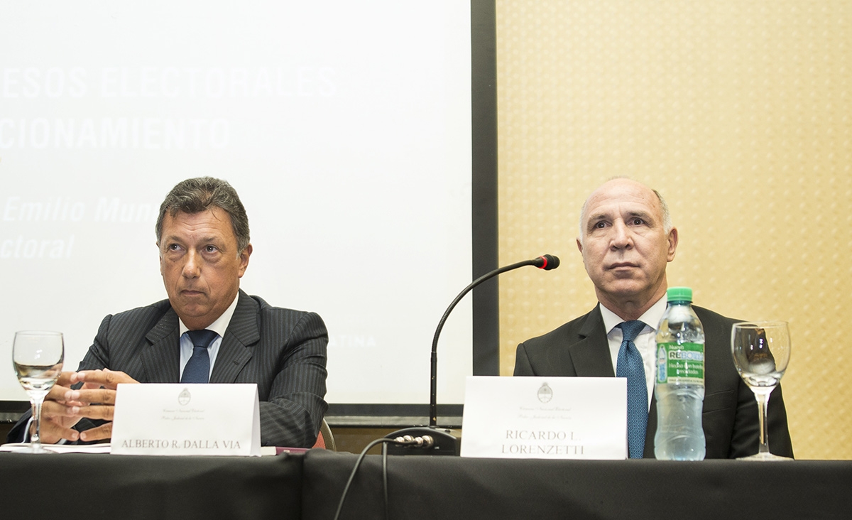 La Cámara Electoral realizó un seminario internacional sobre “Evaluación de los procesos electorales y propuestas para su perfeccionamiento”