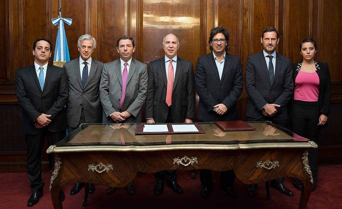 La Corte Suprema firmó un convenio con el Ministerio de Justicia para el combate del lavado de activos, la financiación del terrorismo y delitos conexos graves